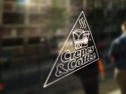 Блинчик и кофейный стаканчик в графической части логотипа связаны бумажной лент...