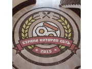 Минималистичный герб в современном стиле, но с отсылками к графике времен СССР
