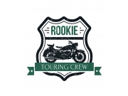 Логотип с ретро мотоциклом в рамке легендарного 66 шоссе.