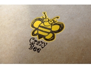 Пчела намеренно сделана не аккуратно чтобы передать содержание слова "crazy"