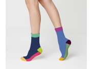 Яркие жизнерадостные носки, дизайн которых основан на сочетании пяти цветов. 