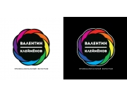 В основе логотипа ассоциативная стилизация диафрагмы, разные цвета являются выр...